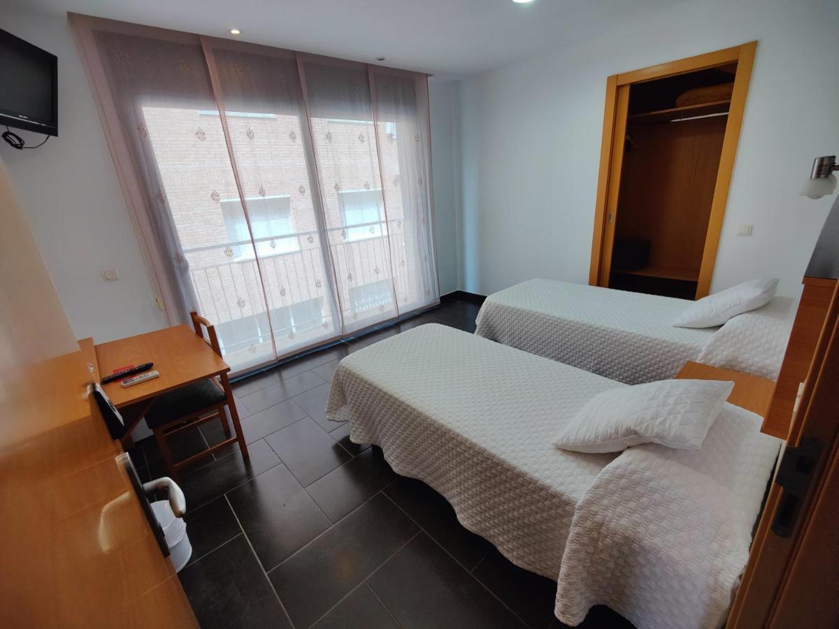 Hostal Manel Пинеда-де-Мар Экстерьер фото