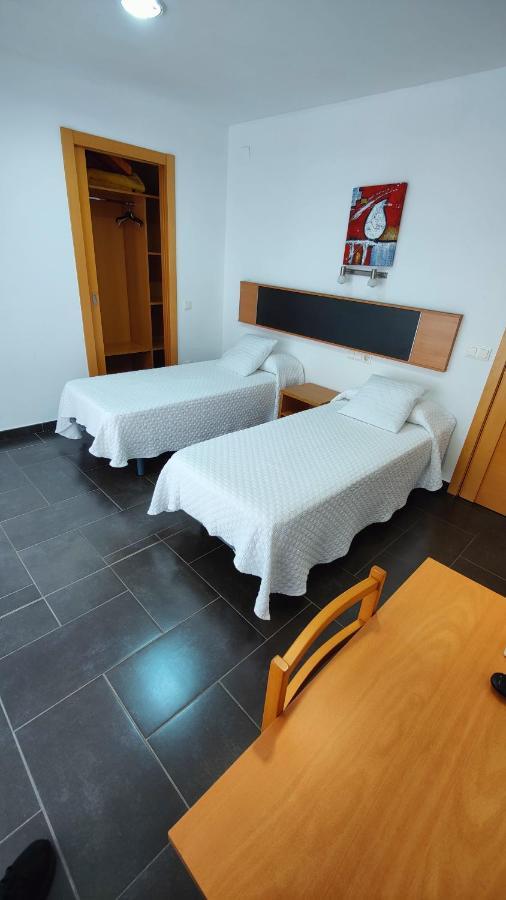 Hostal Manel Пинеда-де-Мар Экстерьер фото