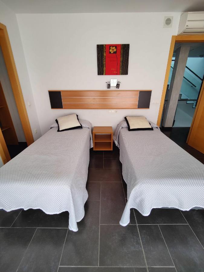 Hostal Manel Пинеда-де-Мар Экстерьер фото