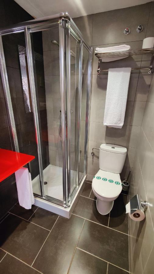 Hostal Manel Пинеда-де-Мар Экстерьер фото