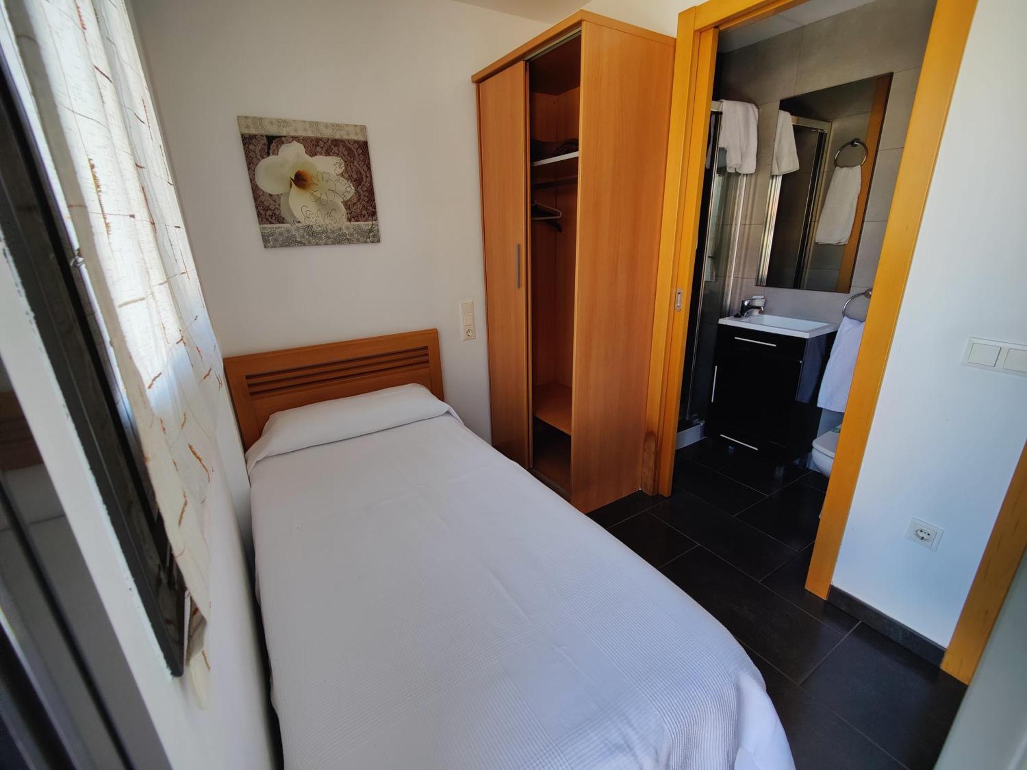 Hostal Manel Пинеда-де-Мар Экстерьер фото