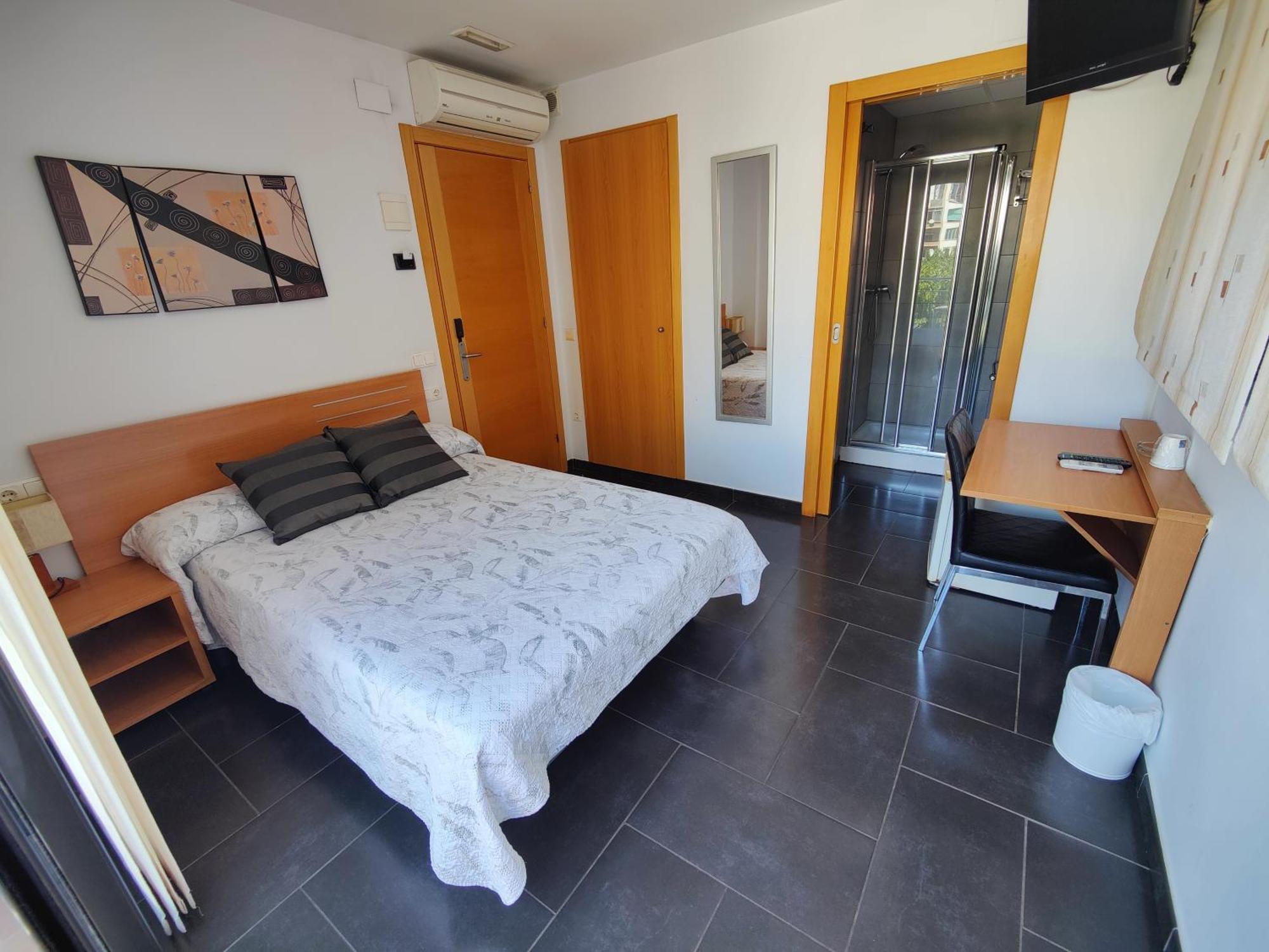 Hostal Manel Пинеда-де-Мар Экстерьер фото