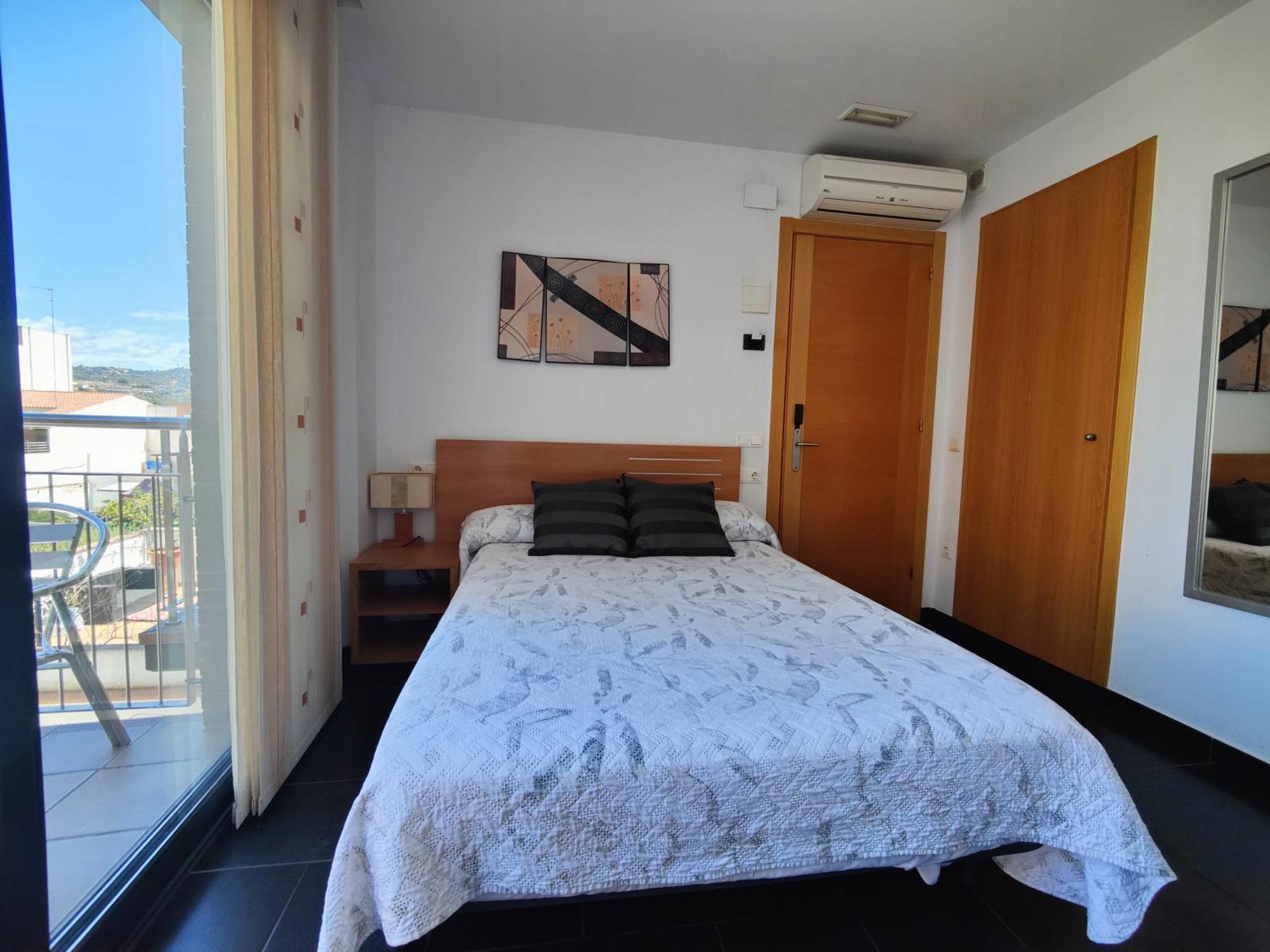 Hostal Manel Пинеда-де-Мар Экстерьер фото
