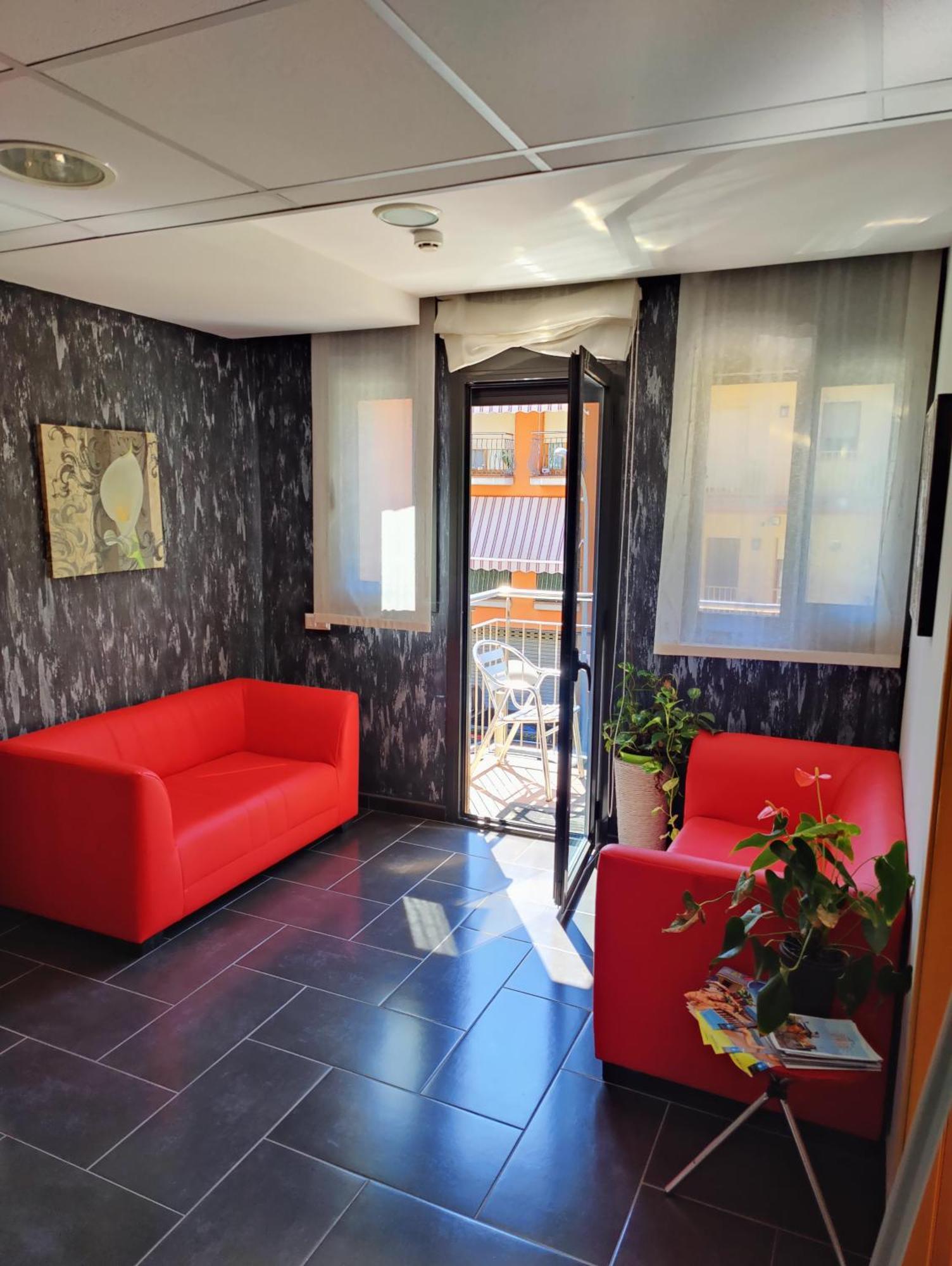 Hostal Manel Пинеда-де-Мар Экстерьер фото