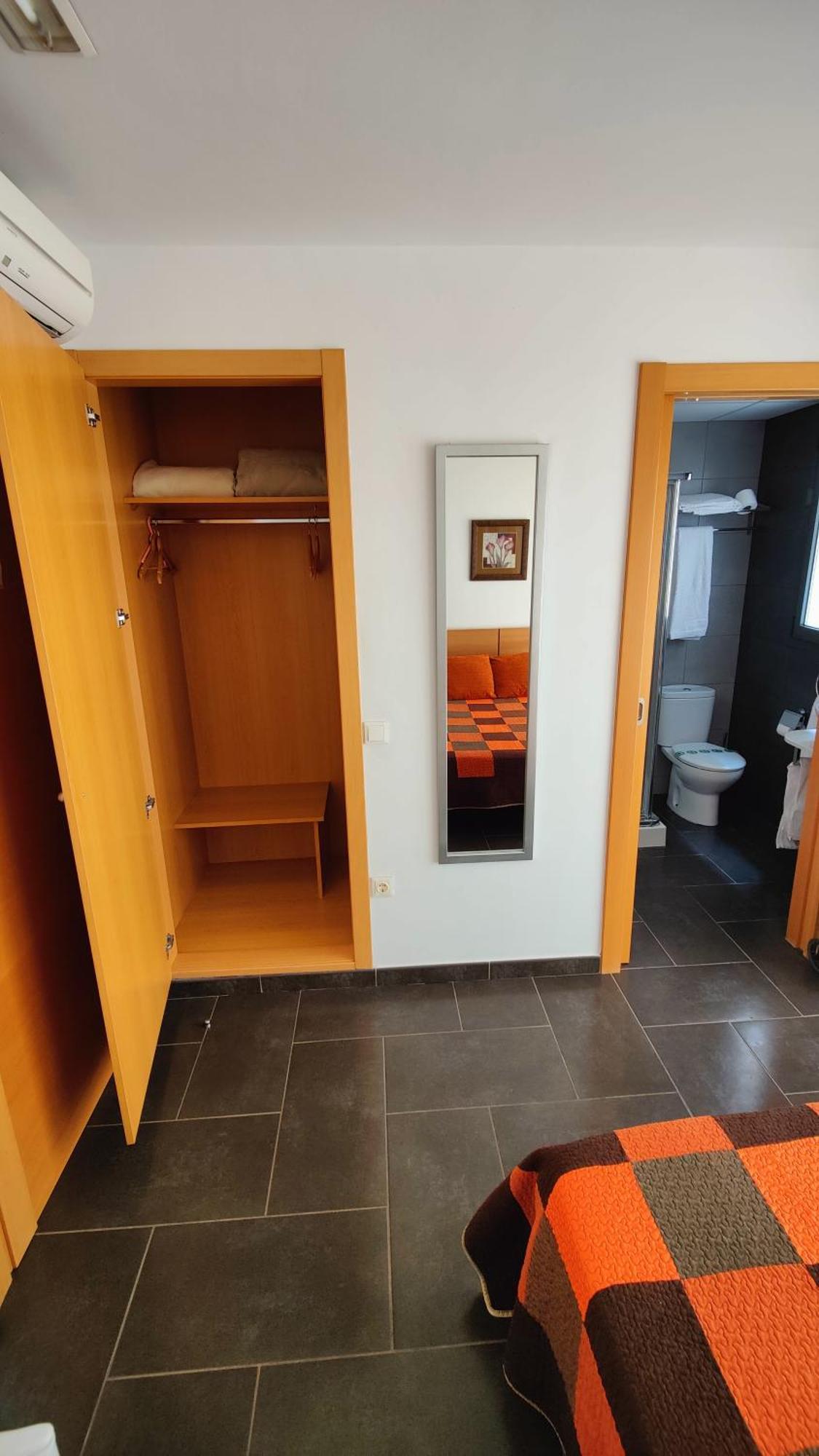 Hostal Manel Пинеда-де-Мар Экстерьер фото